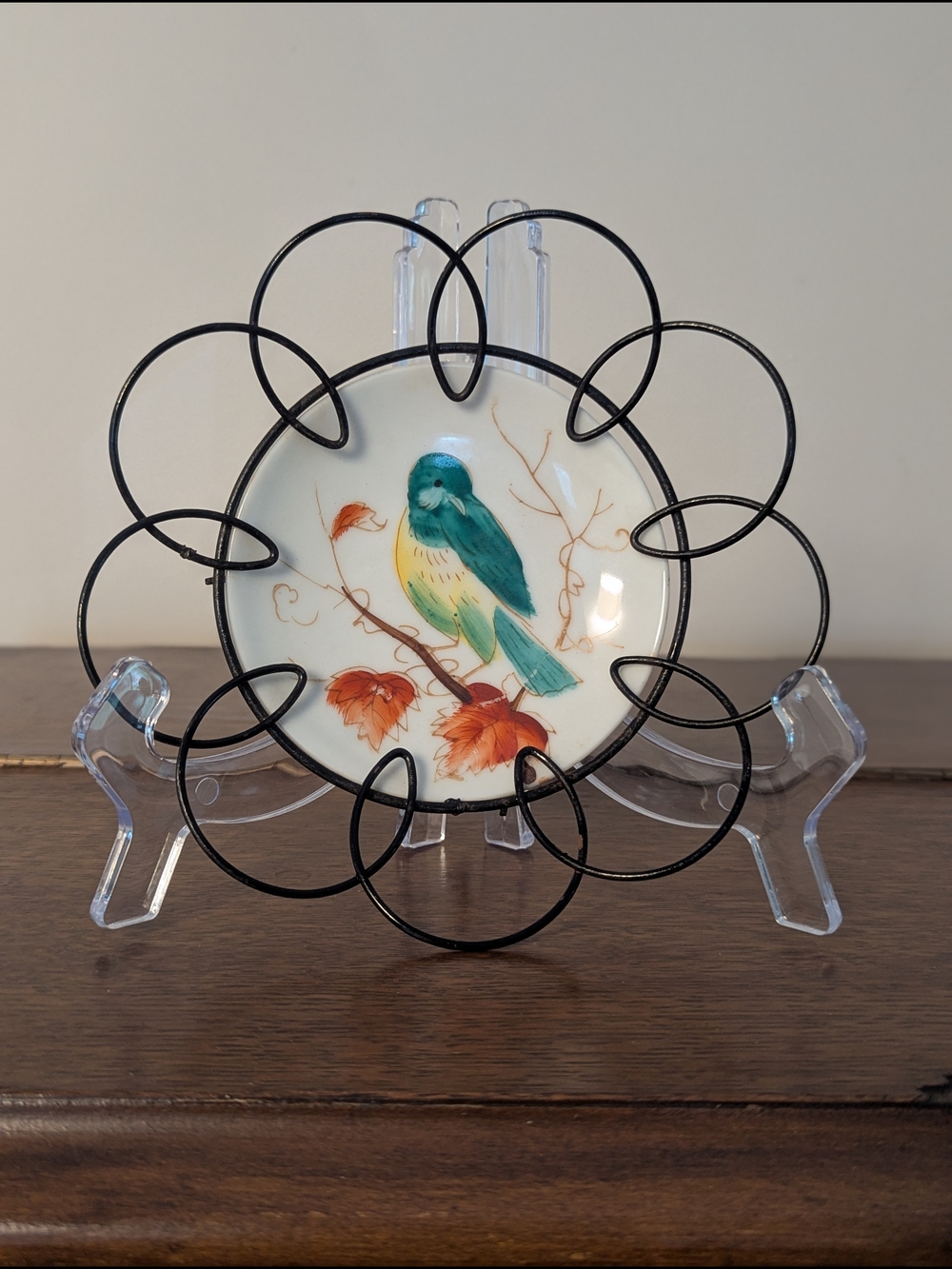 Mid-Century Japanese Hand-Painted Miniature Bird Plate in Wire Loop Frame - Picture 2 of 5